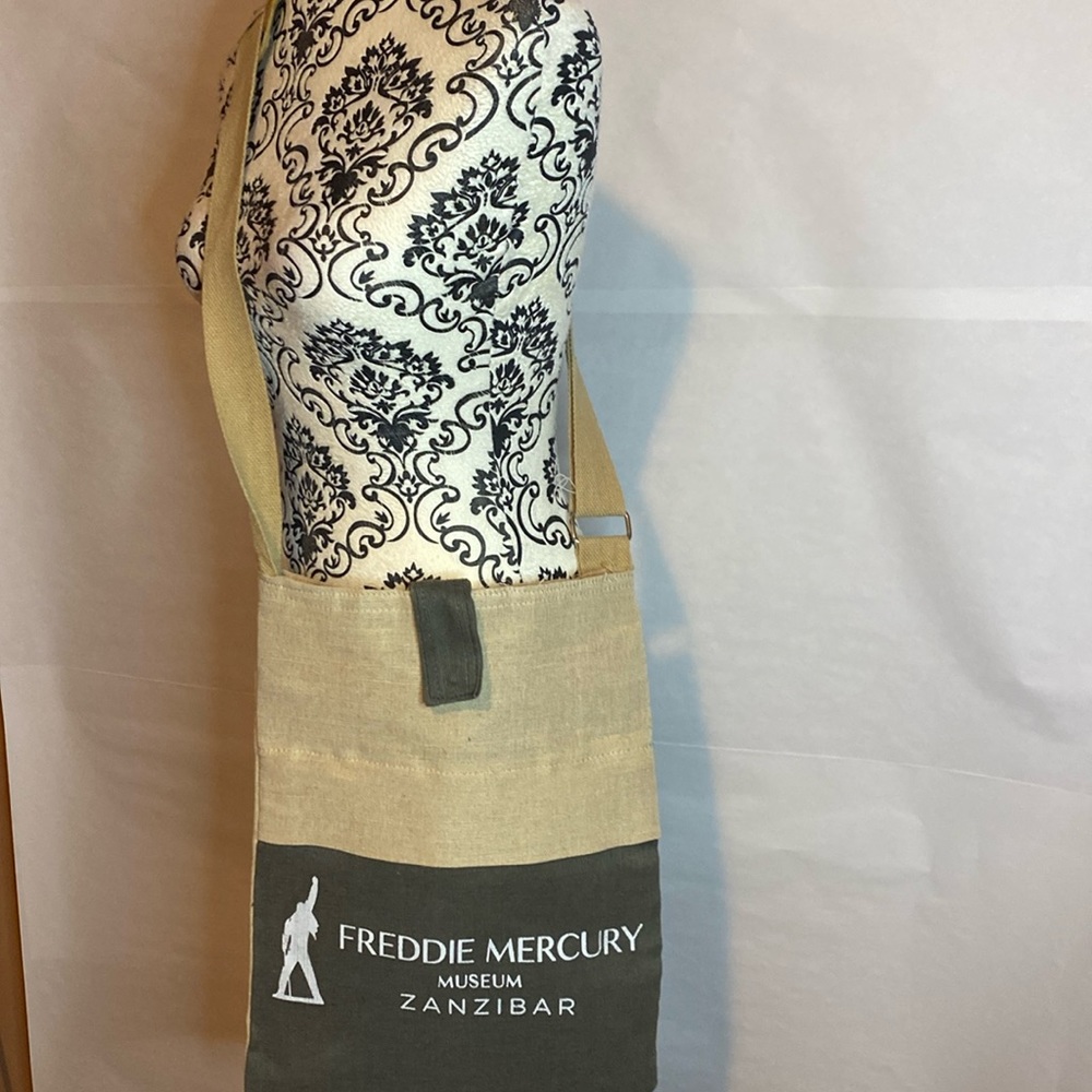 Freddie Mercury museum Zanzibar, Crossbody bag